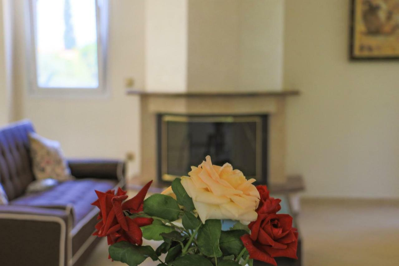 Maison Fleurs Diakopto Bagian luar foto