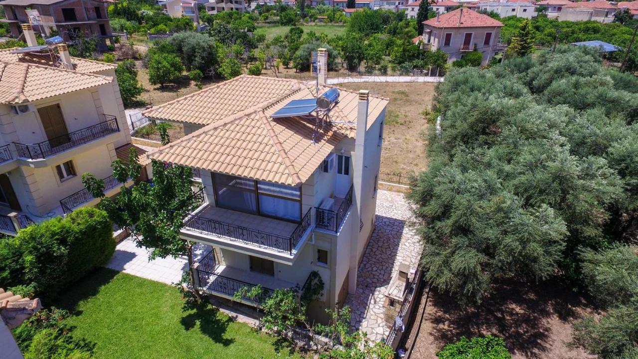 Maison Fleurs Diakopto Bagian luar foto