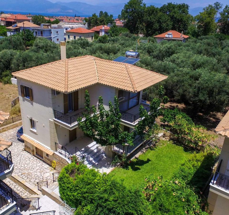 Maison Fleurs Diakopto Bagian luar foto