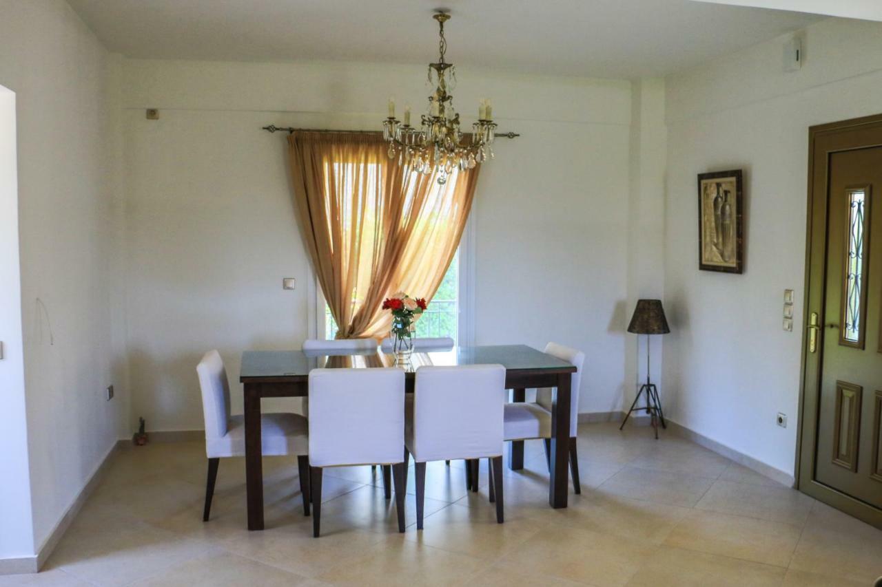 Maison Fleurs Diakopto Bagian luar foto