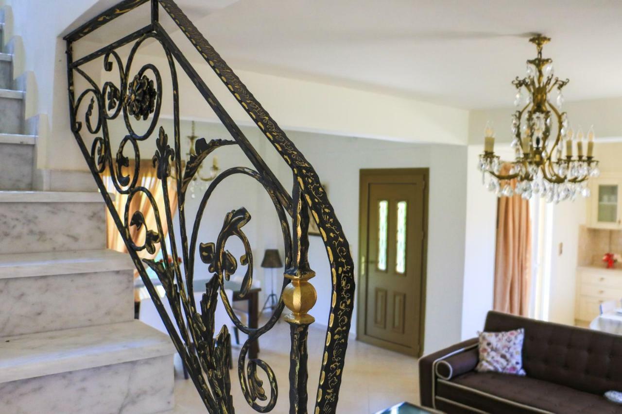 Maison Fleurs Diakopto Bagian luar foto