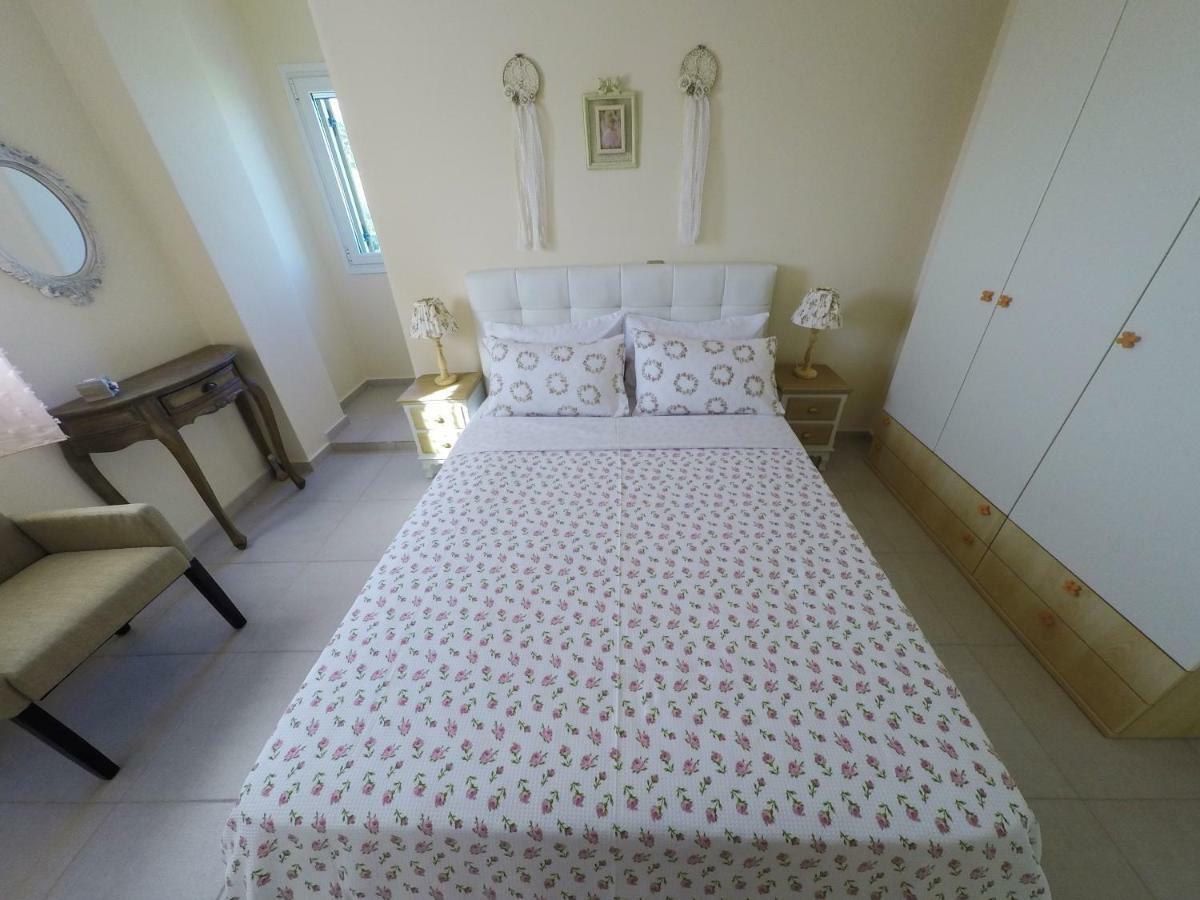 Maison Fleurs Diakopto Bagian luar foto