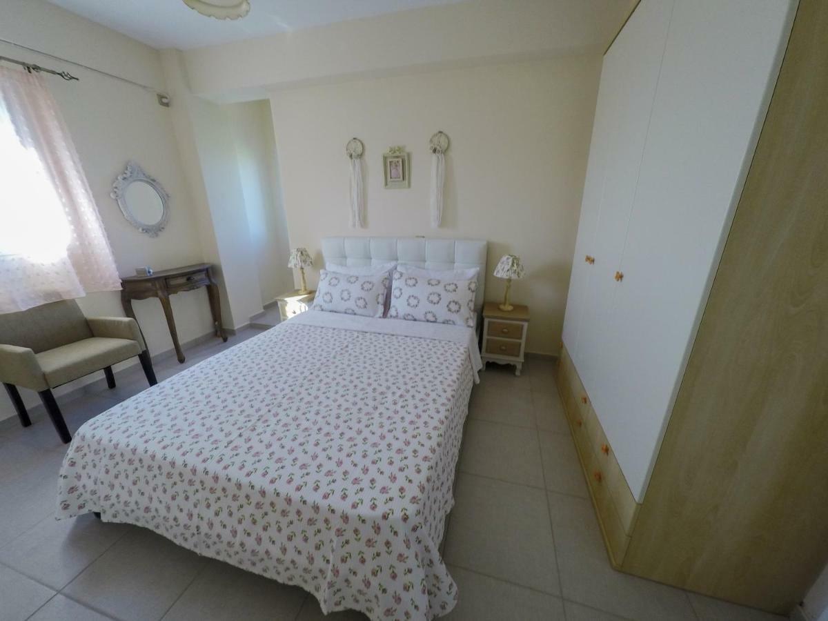Maison Fleurs Diakopto Bagian luar foto