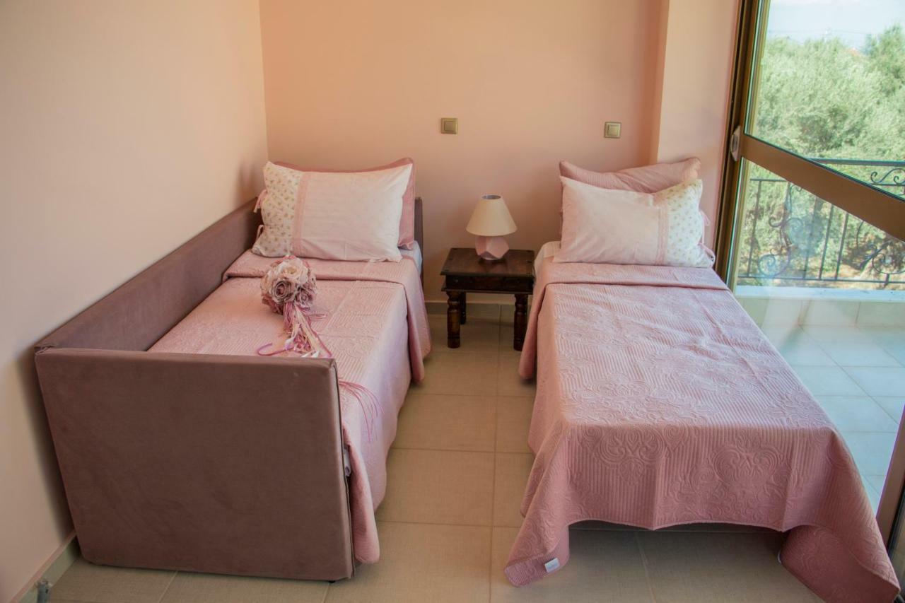 Maison Fleurs Diakopto Bagian luar foto