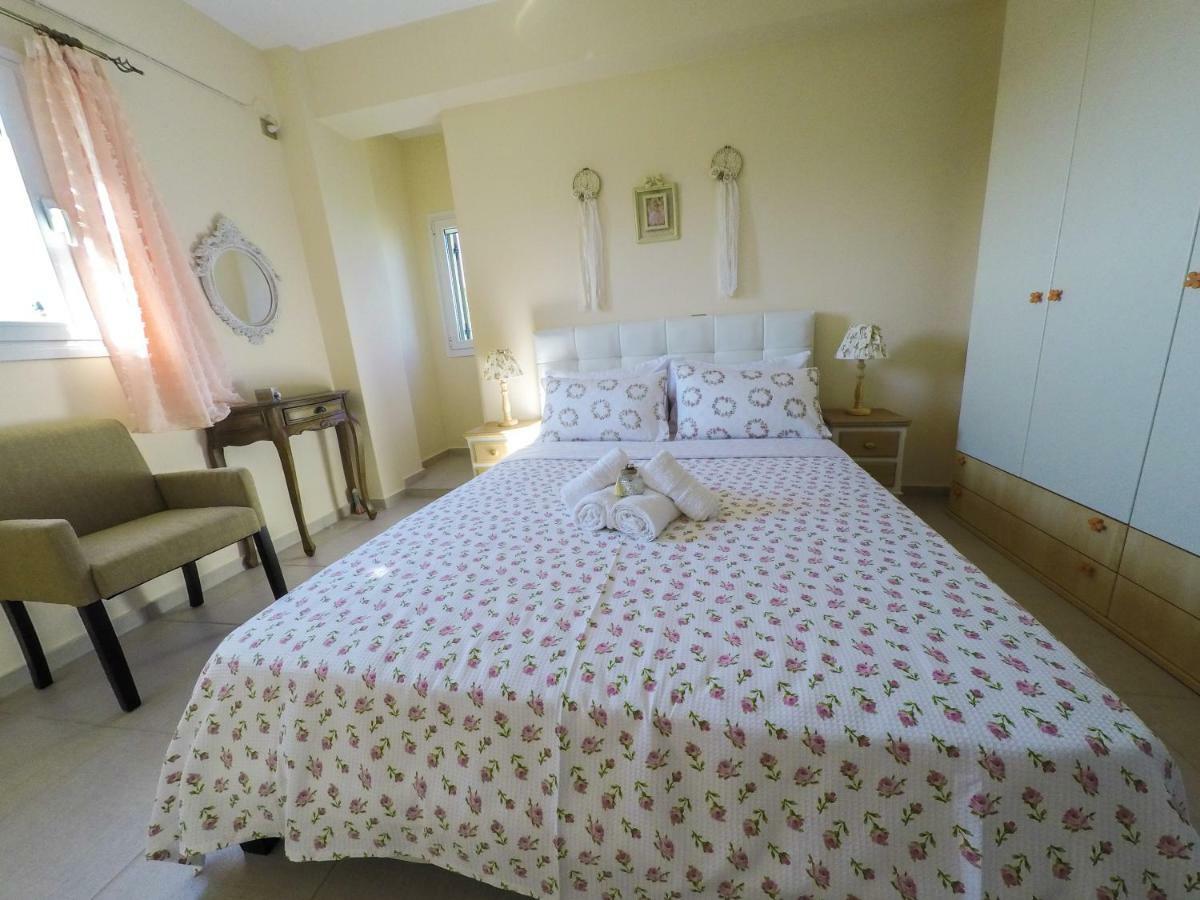 Maison Fleurs Diakopto Bagian luar foto