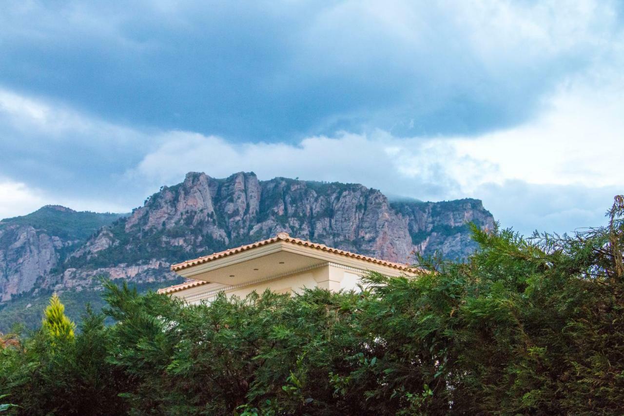 Maison Fleurs Diakopto Bagian luar foto