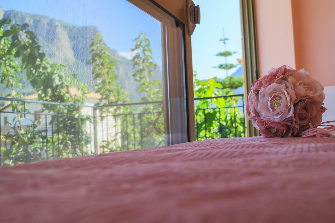 Maison Fleurs Diakopto Bagian luar foto
