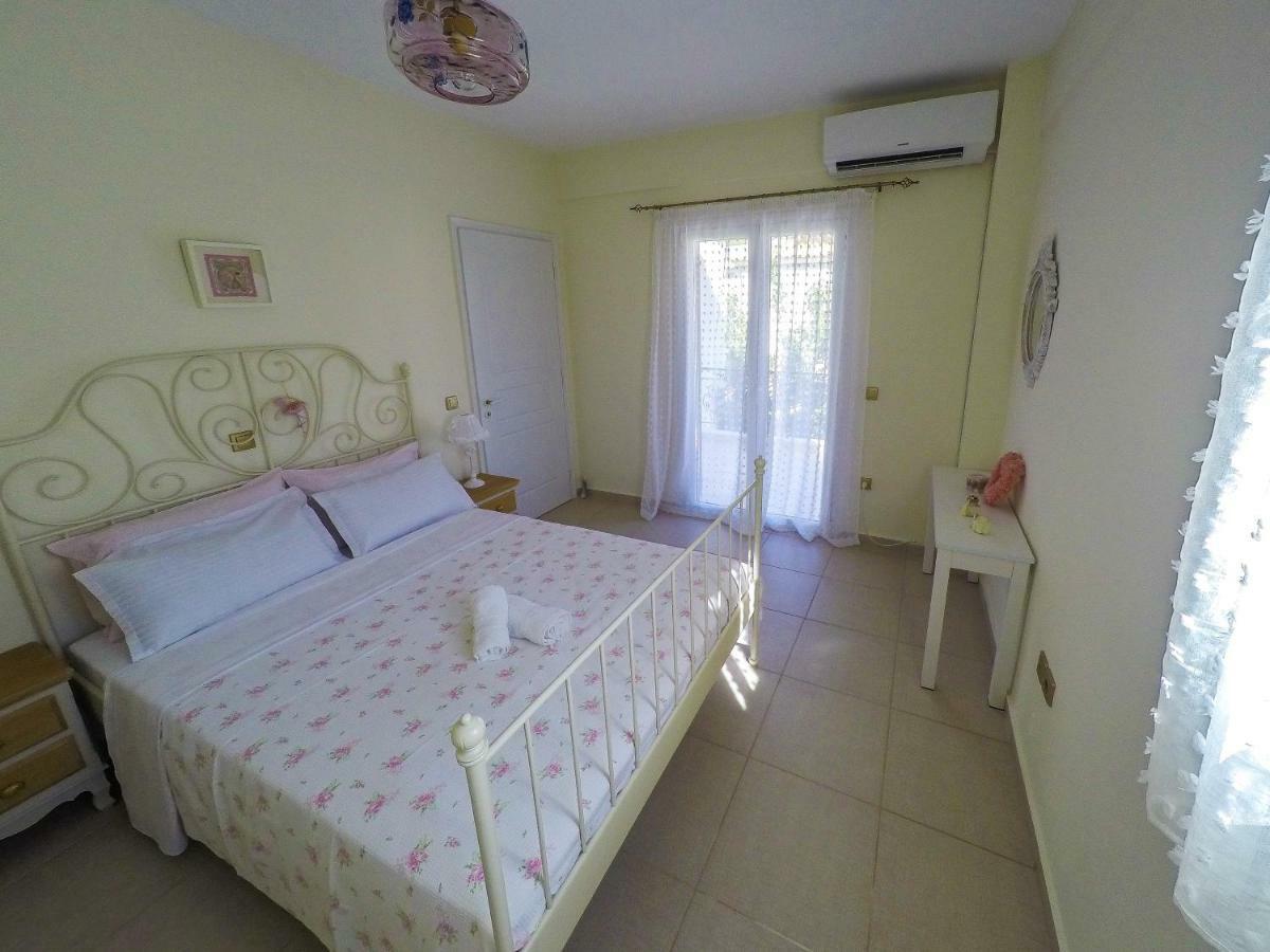 Maison Fleurs Diakopto Bagian luar foto